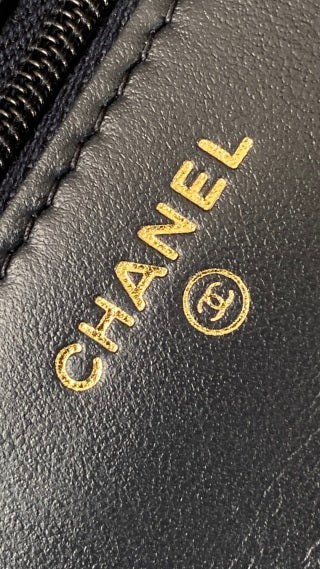 CC handle bag 19 dark blue caviar