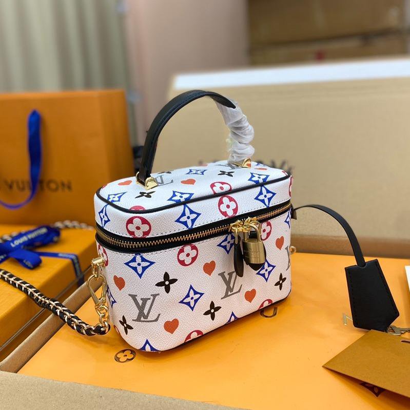 e244a730-c061-407c-8964-d70a192ea803_42ca21cb-1fa4-40a7-ac12-64c807f2e199 VANITY PM GAME ON 19CM WHITE MONOGRAM CANVAS