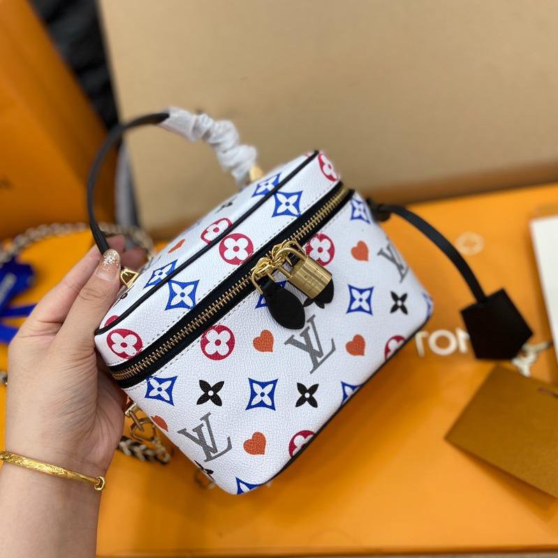 ed8b8bd6-b57e-4ffa-8000-d83cd908f91e_46b549cb-cfcc-42b6-85fe-283035a83103 VANITY PM GAME ON 19CM WHITE MONOGRAM CANVAS