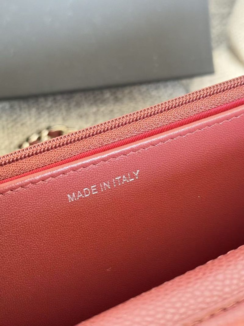 f65d47934ac76a71c9ca2c8b5cef4167 CC Classic WOC 19cm Burgundy Caviar Leather