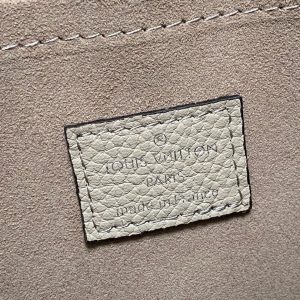 hand it all pm 29cm dark beige mahina calfskin