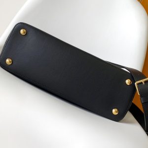 CAPUCINES GM 33CM BLACK GOLD TAURILLON LEATHER 252021