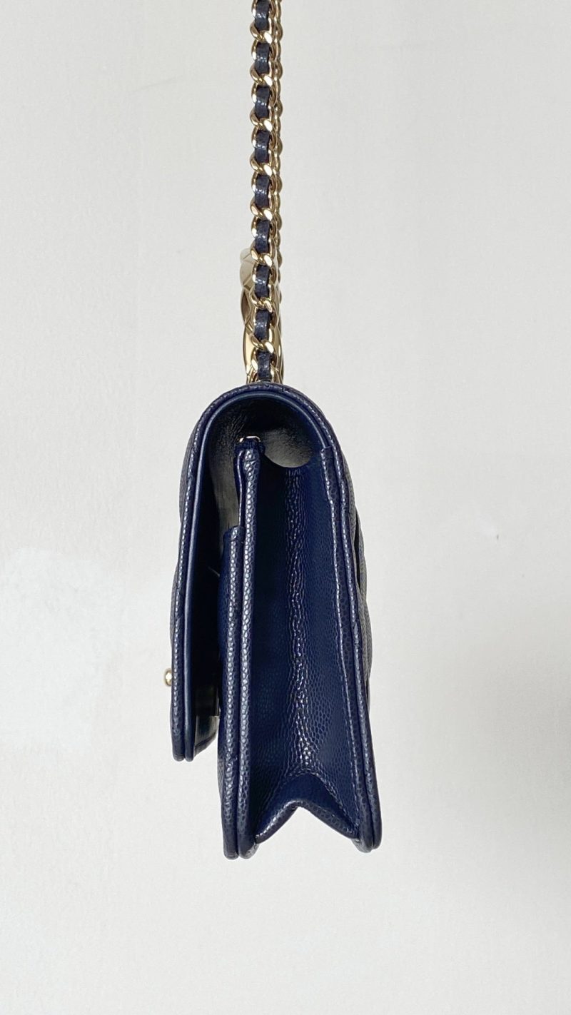 CC handle bag 19 dark blue caviar