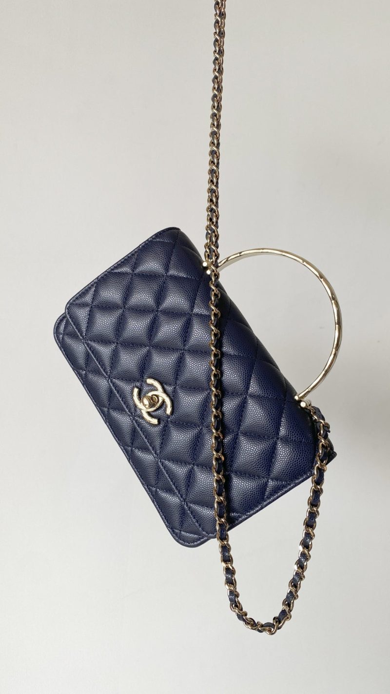CC handle bag 19 dark blue caviar