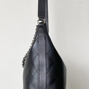 CC vintage hobo bag 31 black lambskin