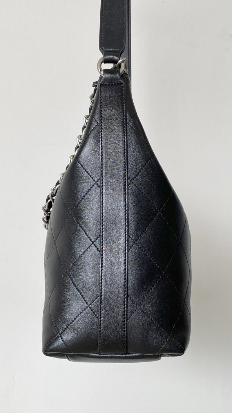 CC vintage hobo bag 31 black lambskin
