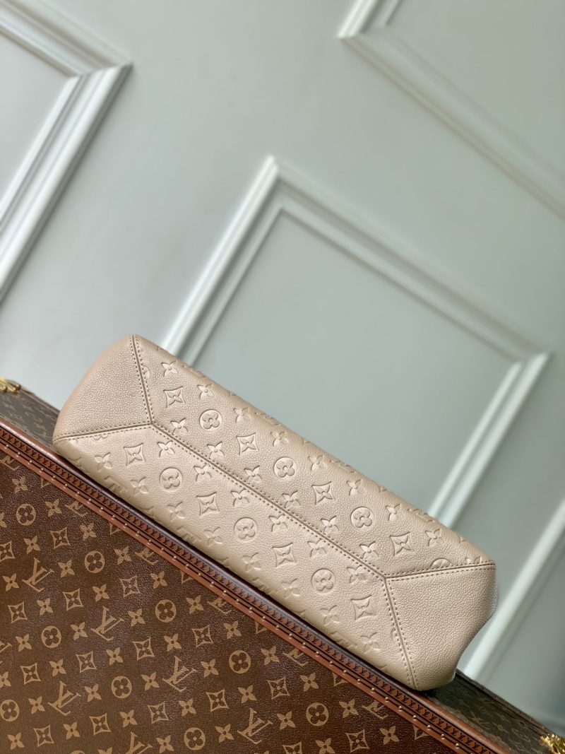 imgHD_4828b284_20250503_cmp_i1746257475990_9649_0_3_jpg Anytime 42cm Tote Bag Beige Gold Empreinte leather 250557