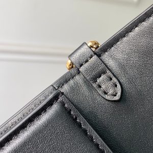 Wallet On Chain LV Bloom 20cm Black Calfskin 250365