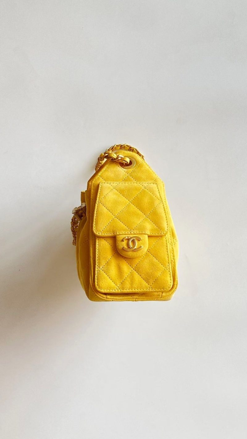 imgHD_b1ac09d1_20251106_cmp_o_1j9blg2ff1vbn1s8m1n0o5ac1b0k3_jpeg Chanel 25 Hobo Bag Yellow Gold Suede