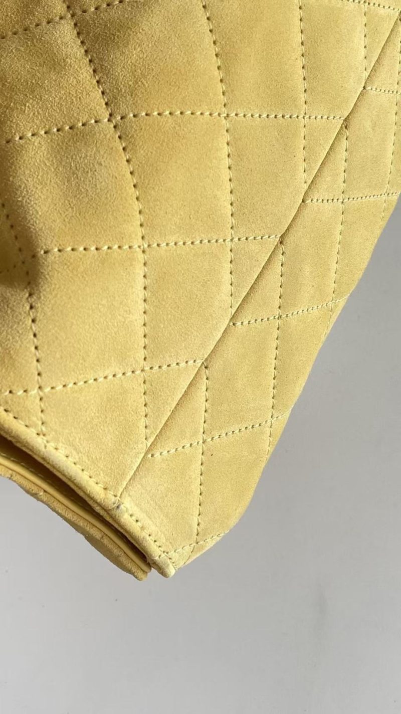 imgHD_b1ac09d1_20251106_cmp_o_1j9blplf8151ime71icvsrlaas0_jpeg Chanel 25 Hobo Bag Yellow Gold Suede