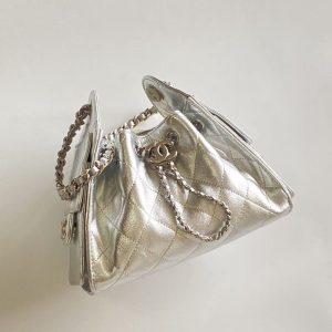 imgHD_b1ac09d1_20251107_cmp_o_1j9ep2uhofjk1q8a2rdvc1ces8_jpeg CC 2025 Hobo Bag Silver 22cm Metallic Grained Calfskin