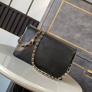 CLASSIC FLAP BAG 22 IN BLACK CALFSKIN GOLD HARDWARE