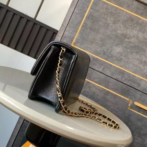 CLASSIC FLAP BAG 22 IN BLACK CALFSKIN GOLD HARDWARE