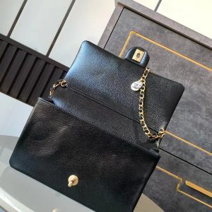 CLASSIC FLAP BAG 22 IN BLACK CALFSKIN GOLD HARDWARE