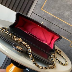 CLASSIC FLAP BAG 22 IN BLACK CALFSKIN GOLD HARDWARE