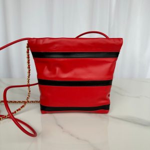 cc 22 hobo red black calfskin gold hardware