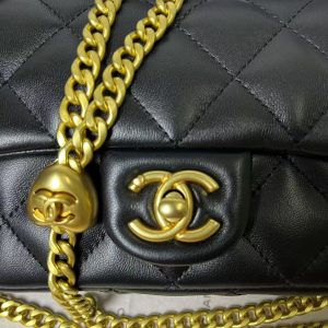 25C Mini Flap 19cm Black Lambskin Gold Heart Hardware