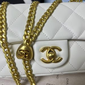 25C Mini Flap 19cm White Lambskin Gold Heart Hardware