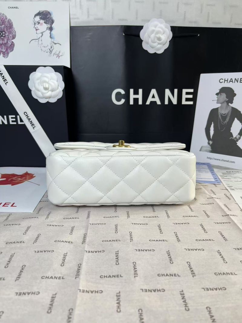 25C Mini Flap 24cm White Lambskin Gold Heart Hardware