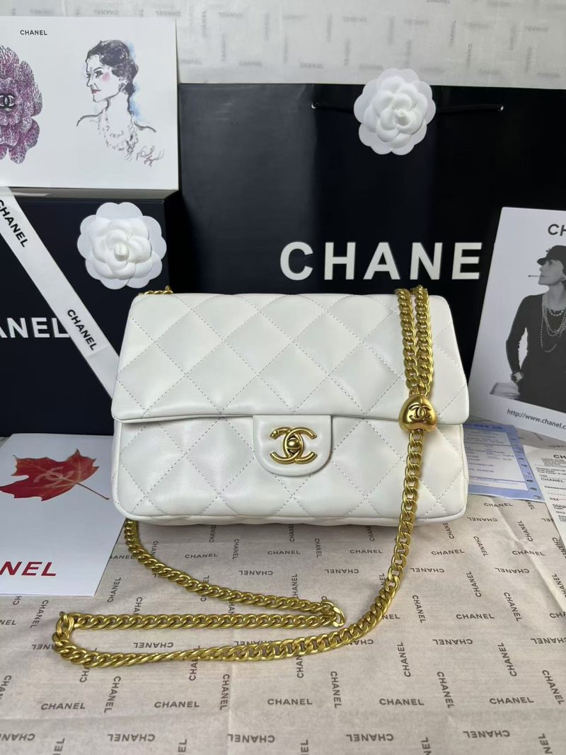 25C Mini Flap 24cm White Lambskin Gold Heart Hardware