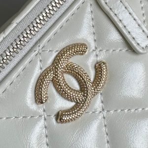 CC Vanity Case Pearl 17cm White Lambskin Gold hardware