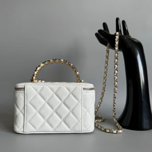 CC Vanity Case Pearl 17cm White Lambskin Gold hardware