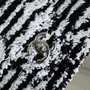 FLAP BAG 20 IN BLACK AND WHITE SAQUINS SILVER HARDWARE