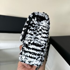 FLAP BAG 20 IN BLACK AND WHITE SAQUINS SILVER HARDWARE