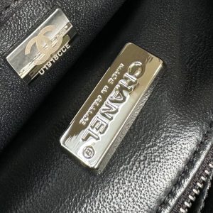FLAP BAG 20 IN BLACK AND WHITE SAQUINS SILVER HARDWARE