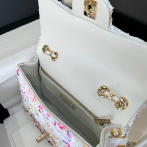 FLAP BAG 20 COLORFUL SAQUINS IN WHITE CALFSKIN GOLD HARDWARE