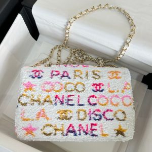 FLAP BAG 20 COLORFUL SAQUINS IN WHITE CALFSKIN GOLD HARDWARE