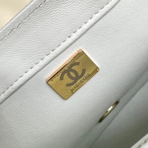 FLAP BAG 20 COLORFUL SAQUINS IN WHITE CALFSKIN GOLD HARDWARE