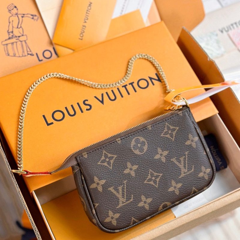 LV MINI POCHETTE ACCESSOIRES 15.5 MONOGRAM CANVAS