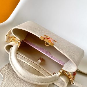 img_2d10544c_20240819_i1723999280_6304_2_jpg Capucines BB 21cm Bag White Cowhide 251662