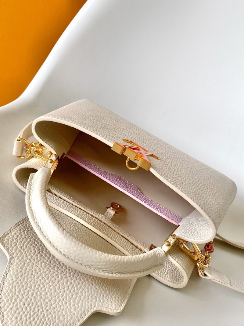 img_2d10544c_20240819_i1723999280_6304_2_jpg Capucines BB 21cm Bag White Cowhide 251662