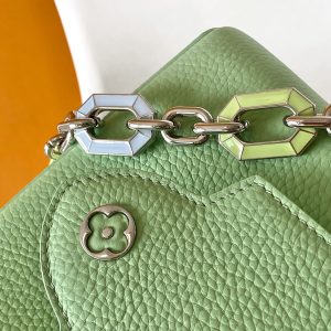 img_2d10544c_20240819_i1723999329_362_2_jpg Capucines BB 21cm Bag Green Cowhide 251666