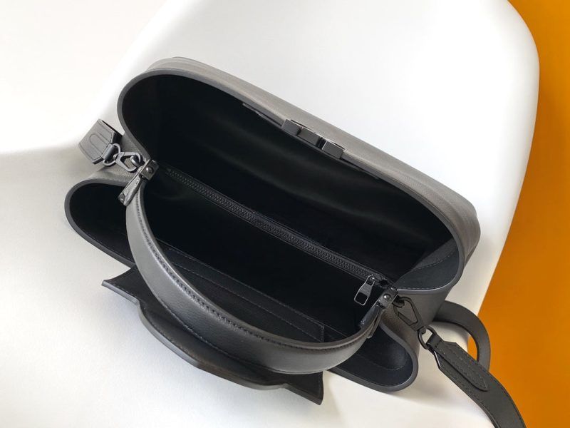 CAPUCINES GM 38CM ALL BLACK TAURILLON LEATHER 252015