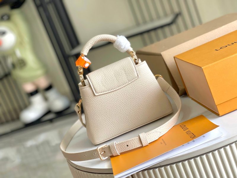 img_30231aca_20240702_a1719906486706_0530_jpg CAPUCINES BB 27 BEIGE TAURILLON GOLD HARDWARE