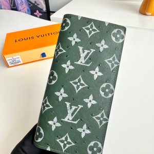 LV Brazza Wallet Green Ostrich Pattern 221307