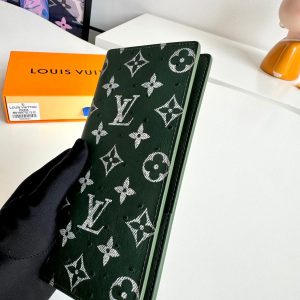 LV Brazza Wallet Green Ostrich Pattern 221307