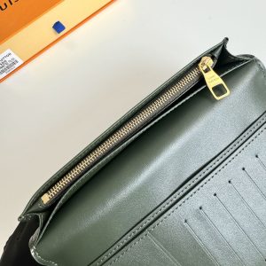 LV Brazza Wallet Green Ostrich Pattern 221307