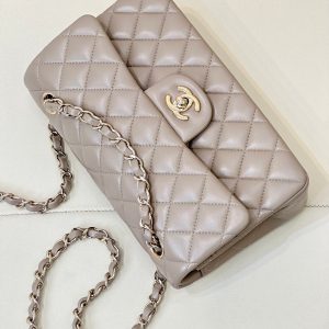CLASSIC FLAP 23CM BEIGE LAMBSKIN LIGHT GOLD HARDWARE