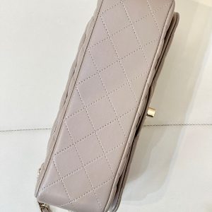 CLASSIC FLAP 23CM BEIGE LAMBSKIN LIGHT GOLD HARDWARE