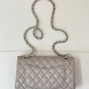 CLASSIC FLAP 23CM BEIGE LAMBSKIN LIGHT GOLD HARDWARE