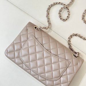 CLASSIC FLAP 23CM BEIGE LAMBSKIN LIGHT GOLD HARDWARE