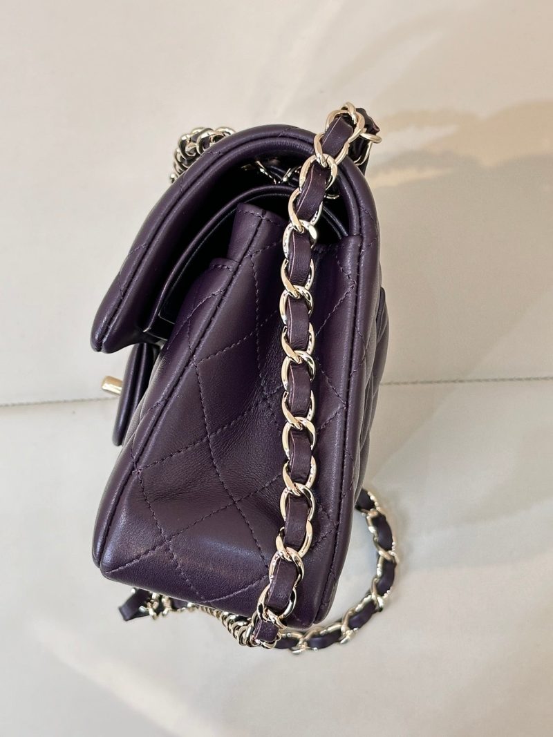CLASSIC FLAP 23CM VIOLET LAMBSKIN LIGHT GOLD HARDWARE