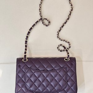 CLASSIC FLAP 23CM VIOLET LAMBSKIN LIGHT GOLD HARDWARE