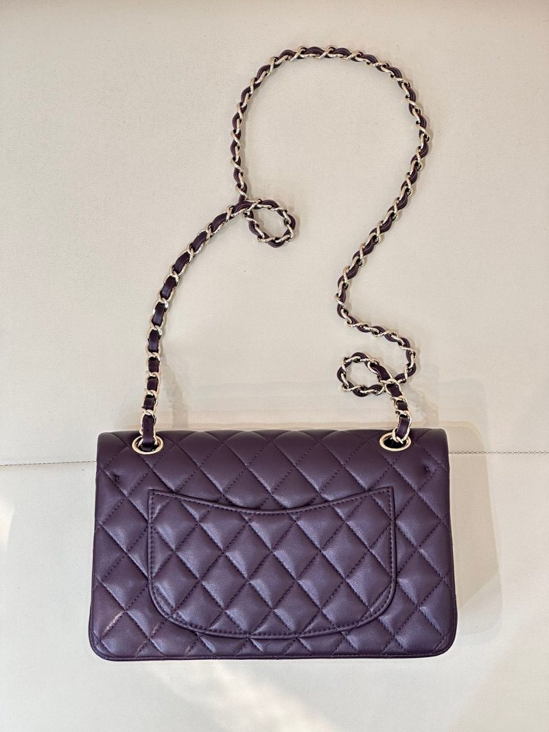 CLASSIC FLAP 23CM VIOLET LAMBSKIN LIGHT GOLD HARDWARE
