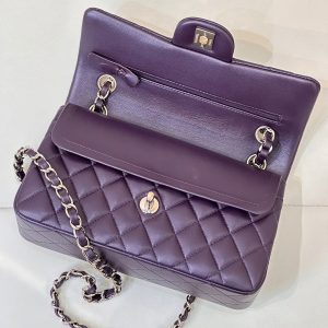 CLASSIC FLAP 23CM VIOLET LAMBSKIN LIGHT GOLD HARDWARE
