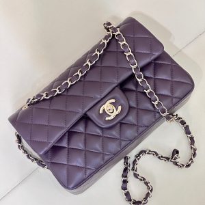 CLASSIC FLAP 23CM VIOLET LAMBSKIN LIGHT GOLD HARDWARE